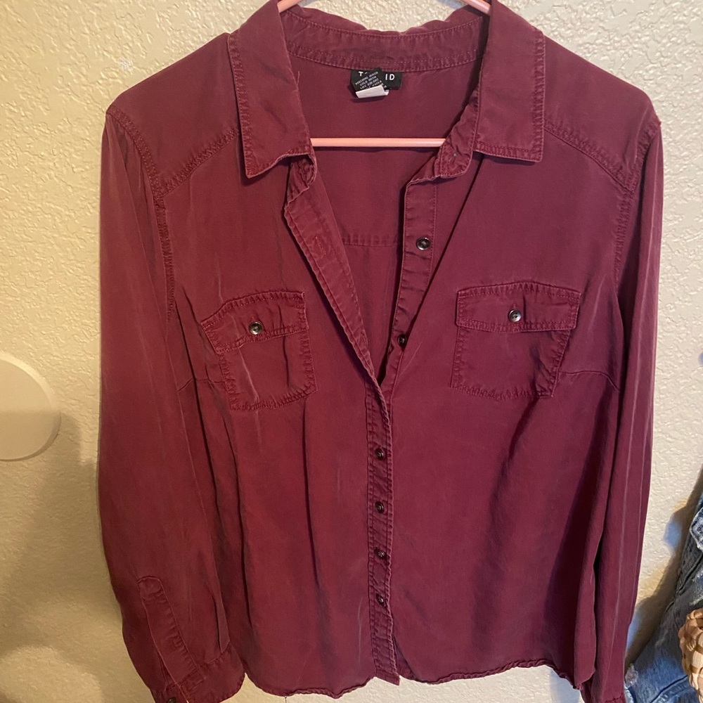Torrid long sleeve button up/down maroon plus size 00